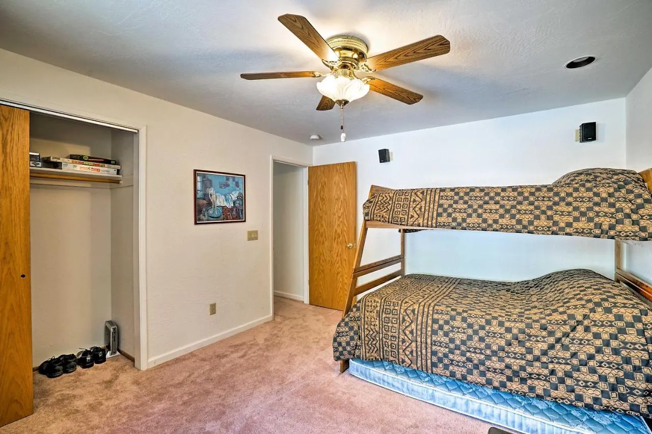 South Lake Tahoe Home With Deck 4 Mi To Heavenly! Holiday home