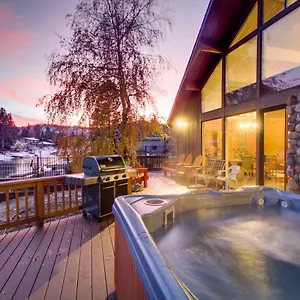  Holiday home Waterfront Apres' Ski Cabin